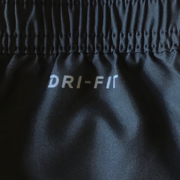 NIKE Dri Fit - Picture 4 of 5
